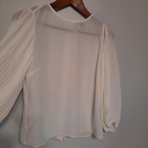 RW & Co. White Textured Flowy Blouse